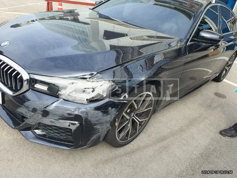 Photo 2 of 9: 2022 BMW 530i — Korean insurance auction