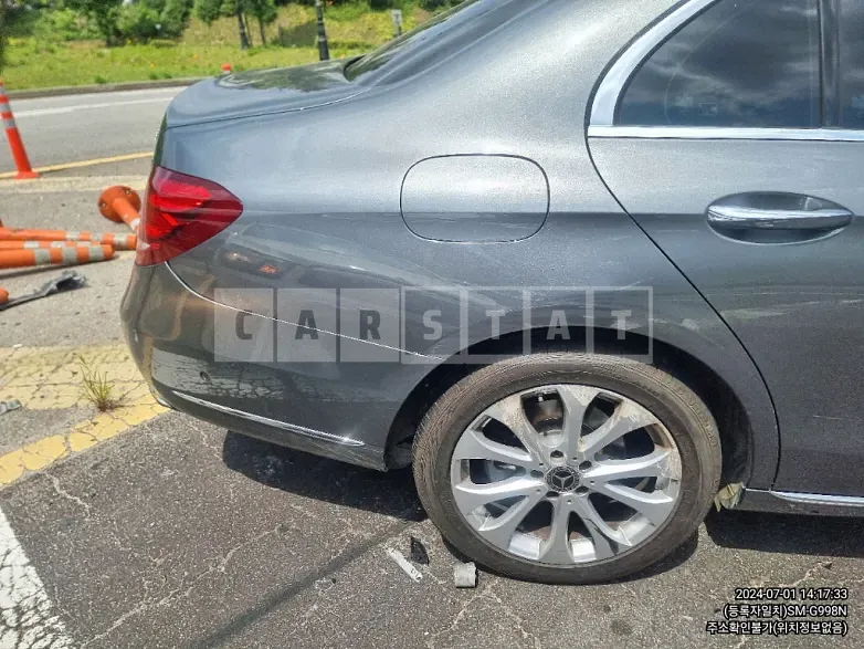 Photo 2 of 22: 2018 Mercedes-Benz E220 d 4Matic — Korean insurance auction