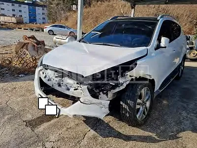 Photo 1 of 14: 2015 Hyundai Tucson, VIN KMHJT81VBFU984877 — Korean insurance auction