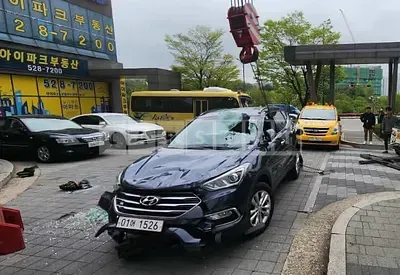 Photo 1 of 9: 2018 Hyundai Santa Fe, VIN KMHSW81ABJU865995 — Korean insurance auction