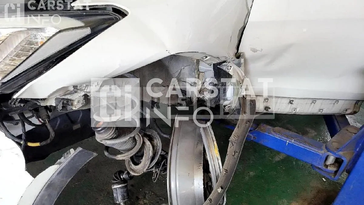 Photo 2 of 8: 2014 Hyundai Santa Fe 2.2 — Korean insurance auction