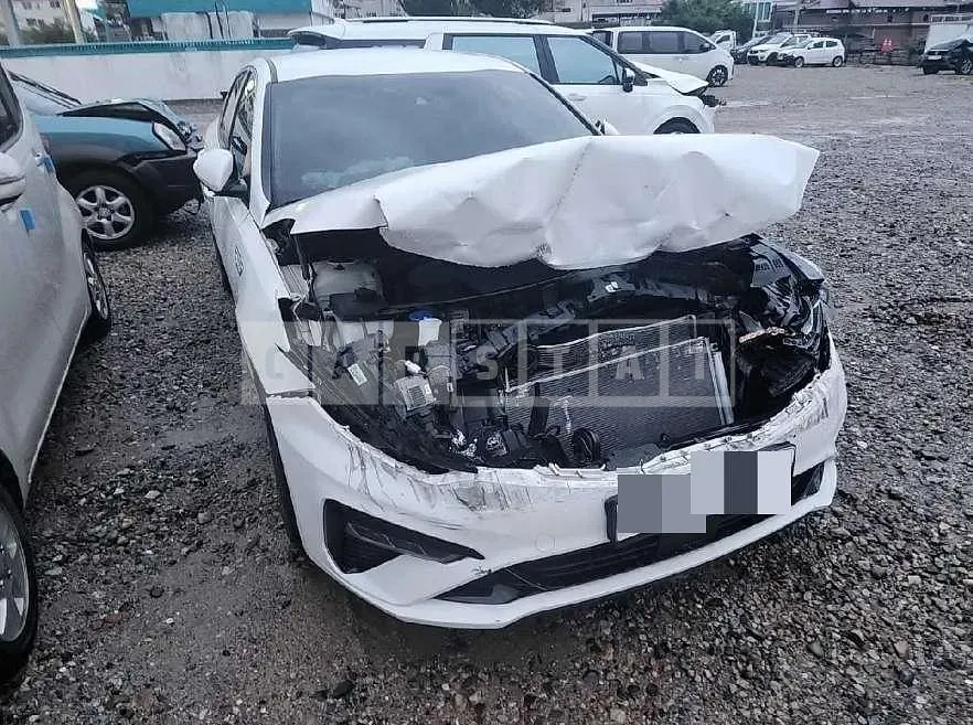Photo 2 of 9: 2019 Kia K5 — Korean insurance auction