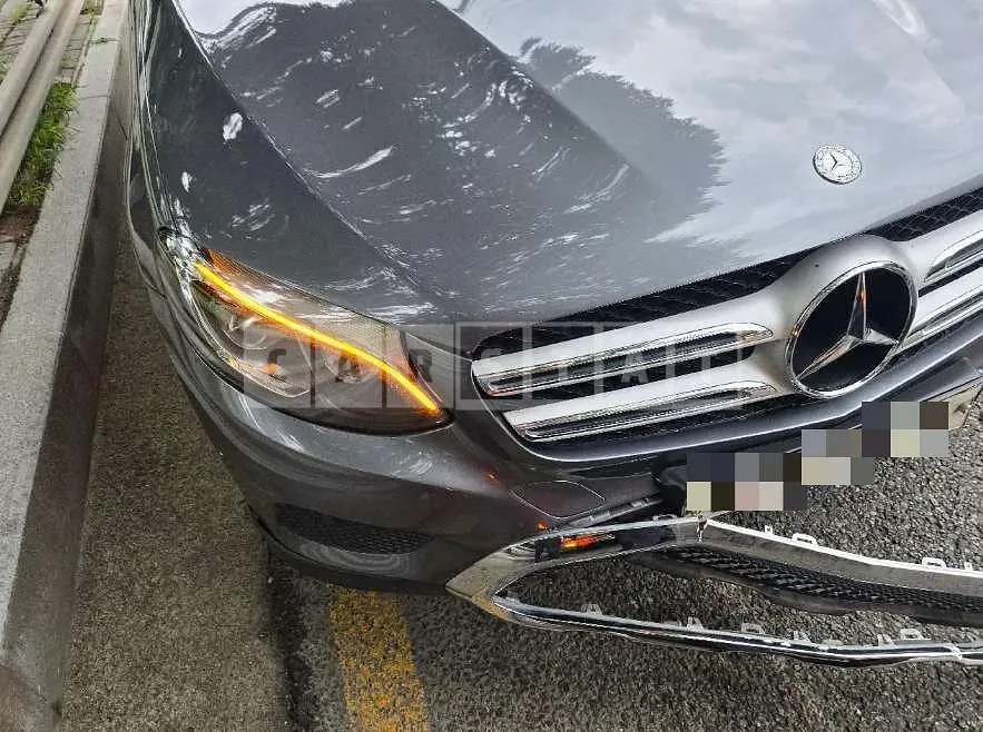 Photo 2 of 29: 2016 Mercedes-Benz GLC220 d 4Matic — Korean insurance auction