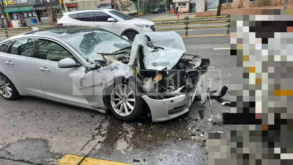Photo 2 of 15: 2017 Jaguar XJ 3.0d — Korean insurance auction
