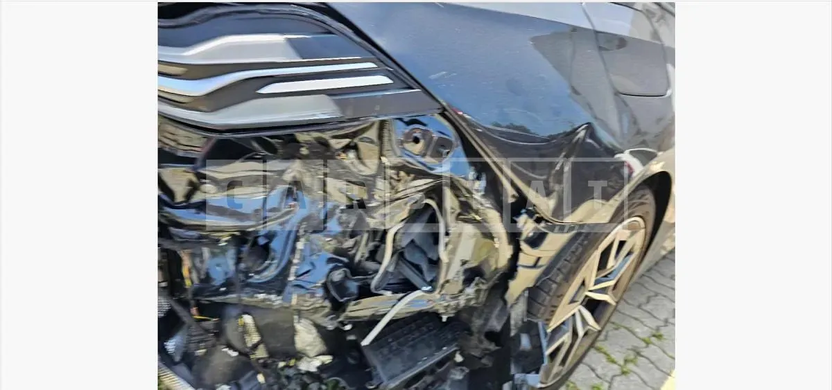 Photo 2 of 42: 2025 BMW 520i — Korean insurance auction