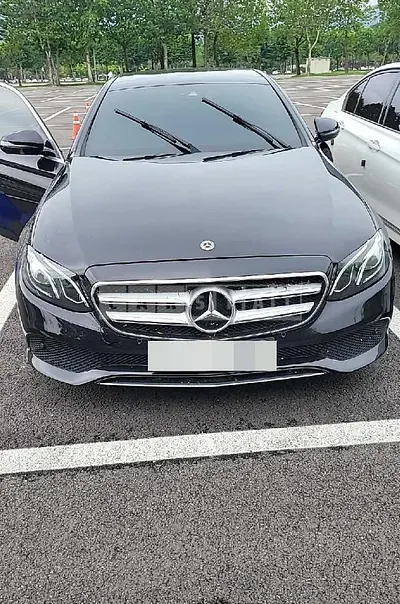 Photo 1 of 10: 2018 Mercedes-Benz Sandsbenz E300 — Korean insurance auction