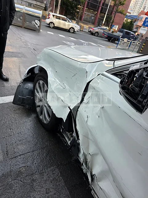 Photo 2 of 17: 2016 Mercedes-Benz E300 4Matic — Korean insurance auction