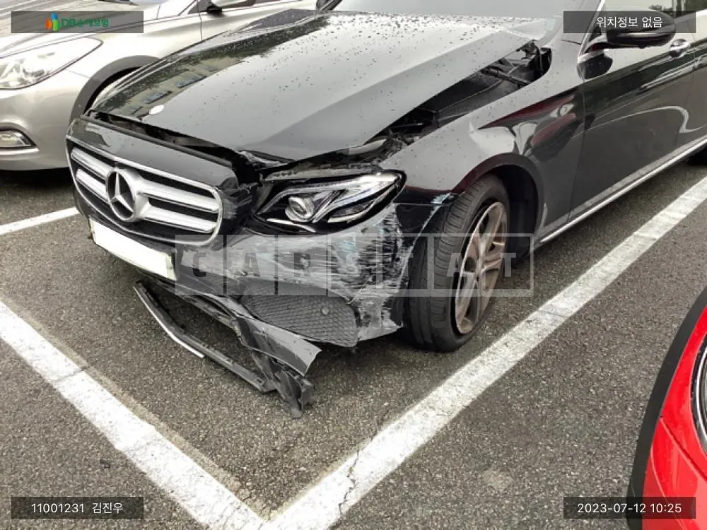 Photo 2 of 14: 2016 Mercedes-Benz E300, VIN WDDZF4JB7HA038687 — Korean insurance auction