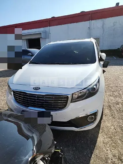 Photo 1 of 10: 2016 Kia Carnivals — Korean insurance auction