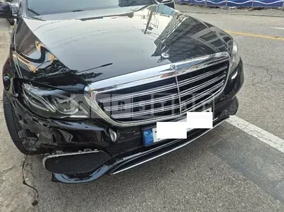 Photo 1 of 30: 2017 Mercedes-Benz E220d 4Matic, VIN WDDZF0FB4HA291063 — Korean insurance auction
