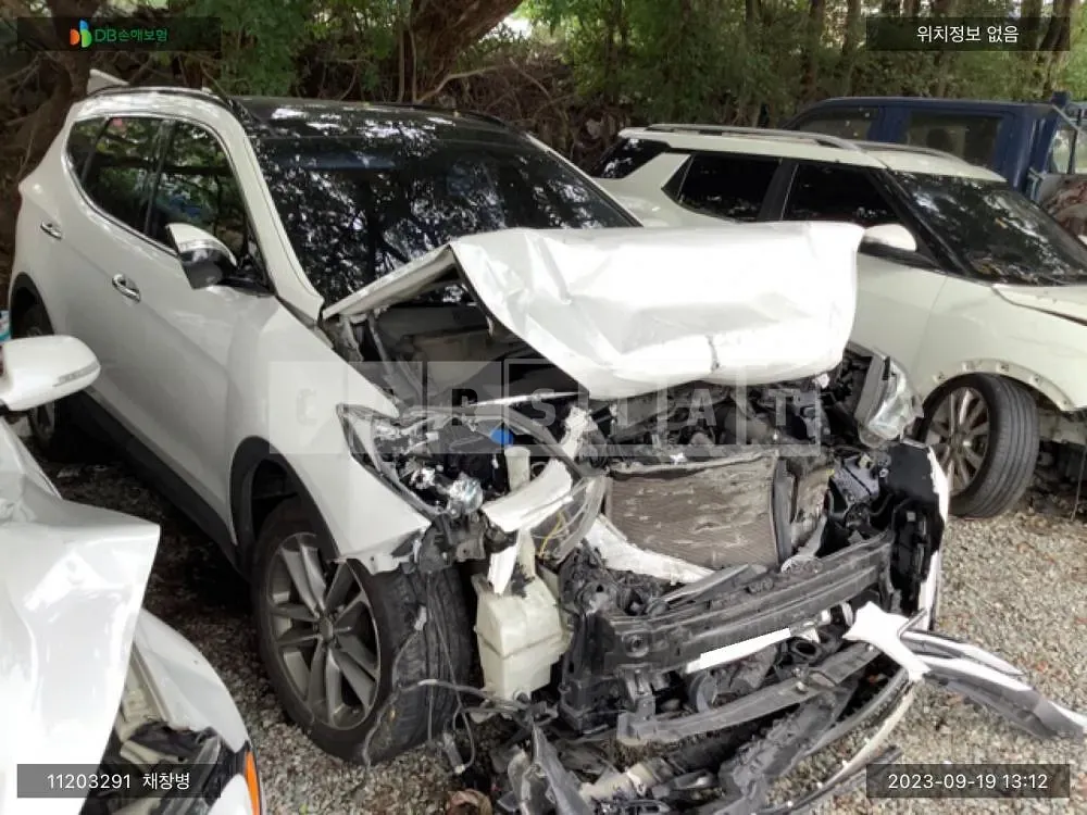 Photo 2 of 12: 2016 Hyundai Santa Fe, VIN KMHSW81UBGU627497 — Korean insurance auction