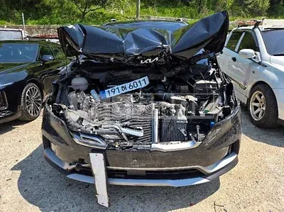 Photo 1 of 35: 2023 Kia Carnival — Korean insurance auction