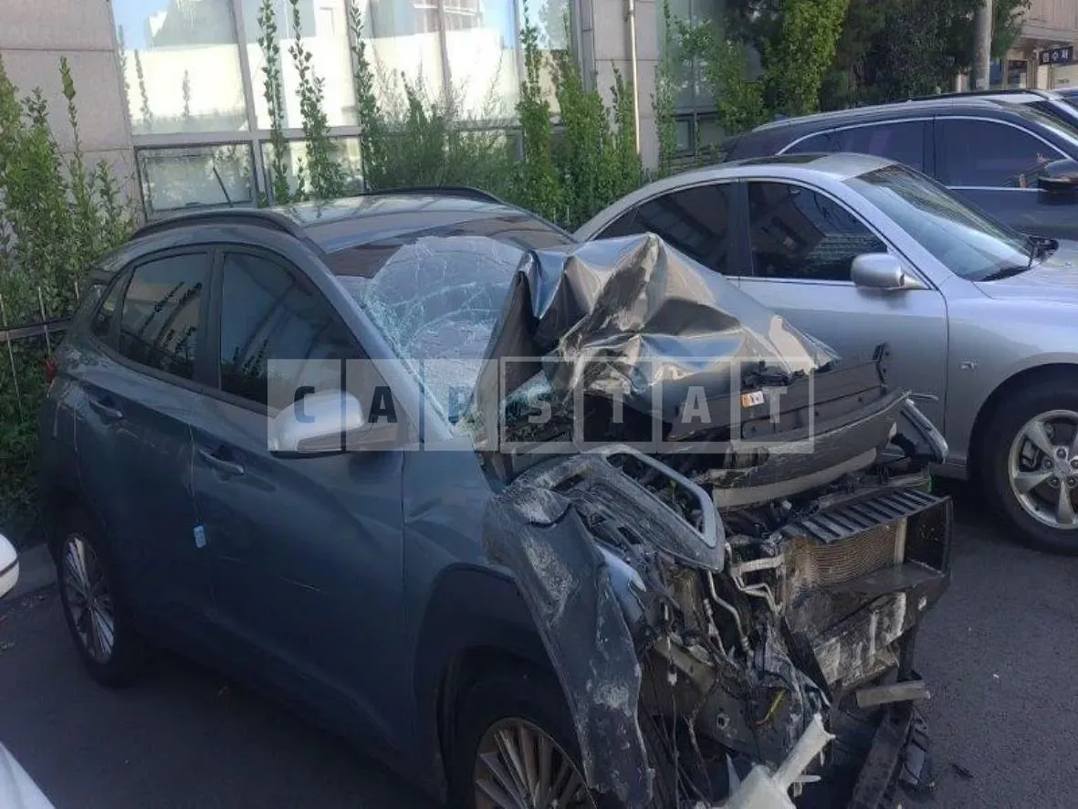 Photo 2 of 26: 2017 Hyundai Kona, VIN KMHK4815GJU005682 — Korean insurance auction