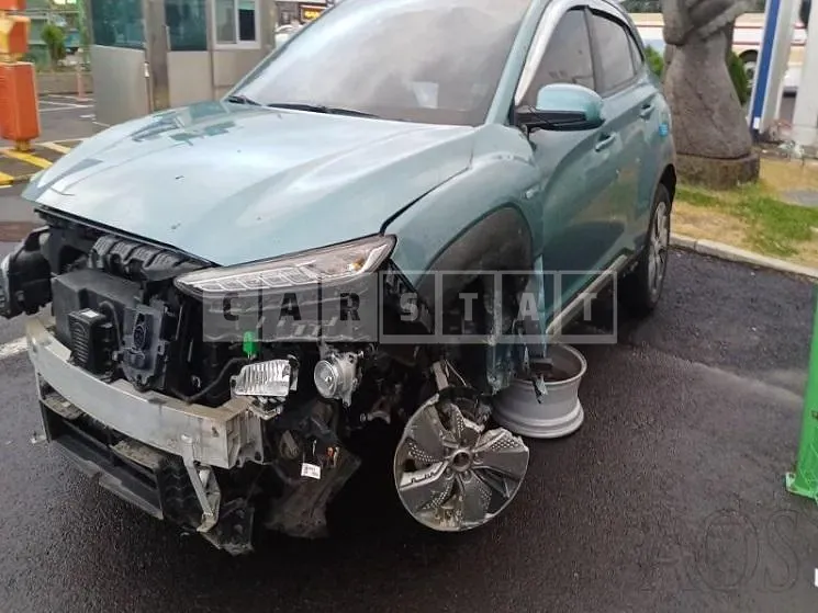 Photo 2 of 14: 2018 Hyundai Kona Electric, VIN KMHK381GFKU017733 — Korean insurance auction