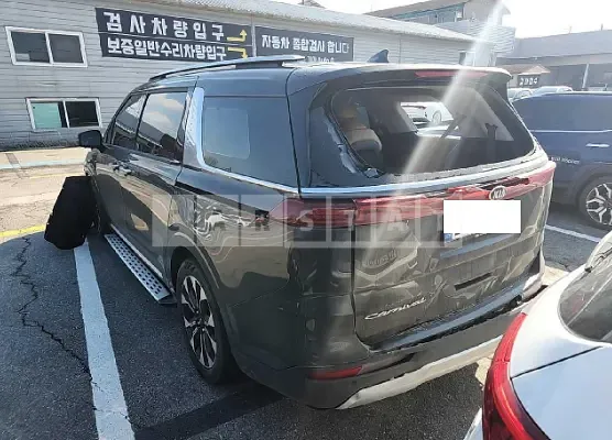 Photo 2 of 17: 2021 Kia Carnival, VIN KNANE81BBMS056875 — Korean insurance auction