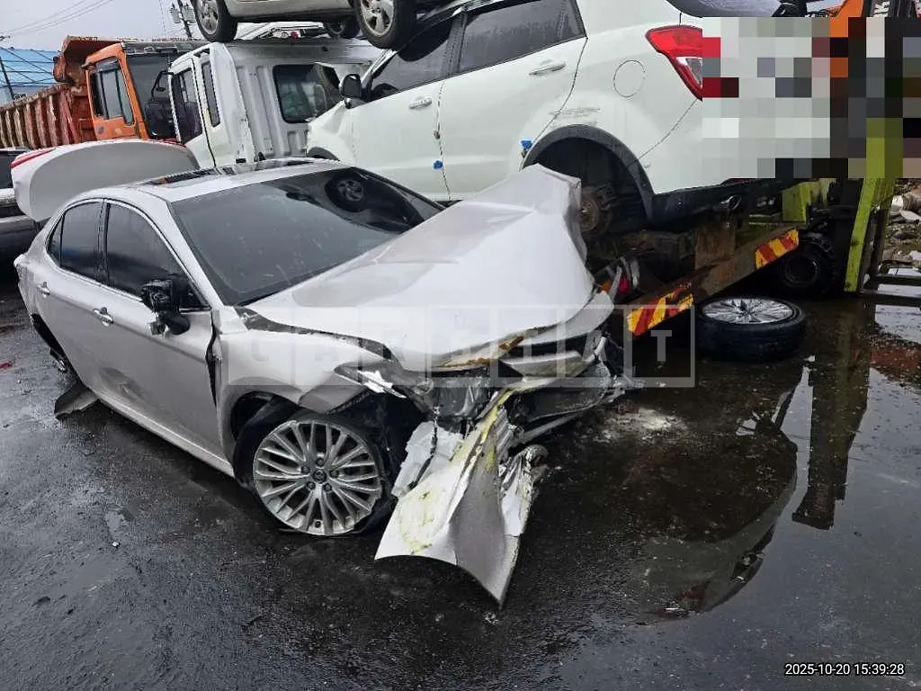 Photo 2 of 6: 2018 Toyota Camry Hybrid — Korean insurance auction