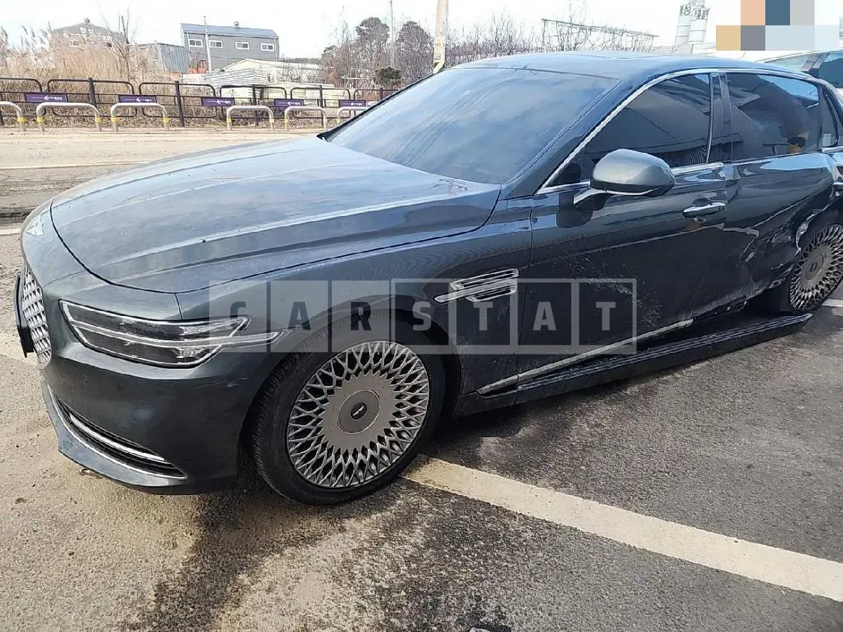 Photo 2 of 11: 2020 Genesis G90 — Korean insurance auction
