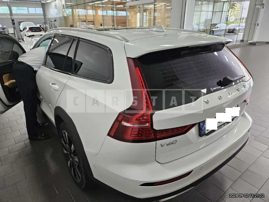 Photo 2 of 19: 2023 Volvo V60 CCB5 AWD — Korean insurance auction