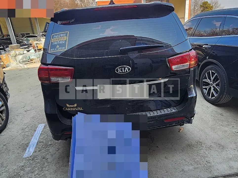 Photo 2 of 7: 2015 Kia Carnivals — Korean insurance auction