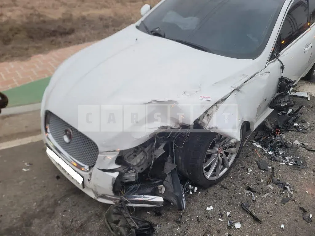 Photo 2 of 10: 2015 Jaguar XF 2.2d, VIN SAJAA06J0FDU71795 — Korean insurance auction