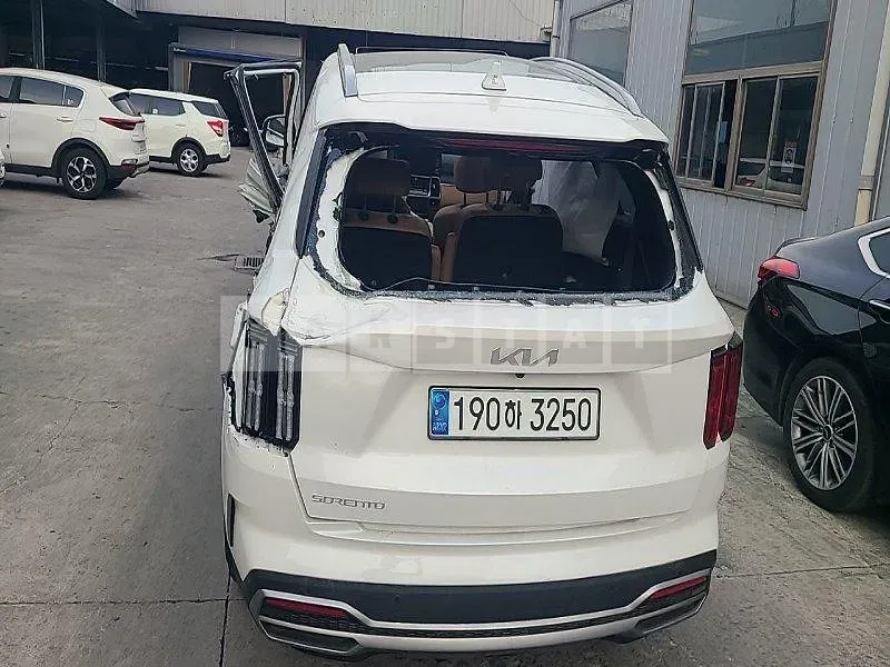 Photo 2 of 15: 2023 Kia Sorento — Korean insurance auction