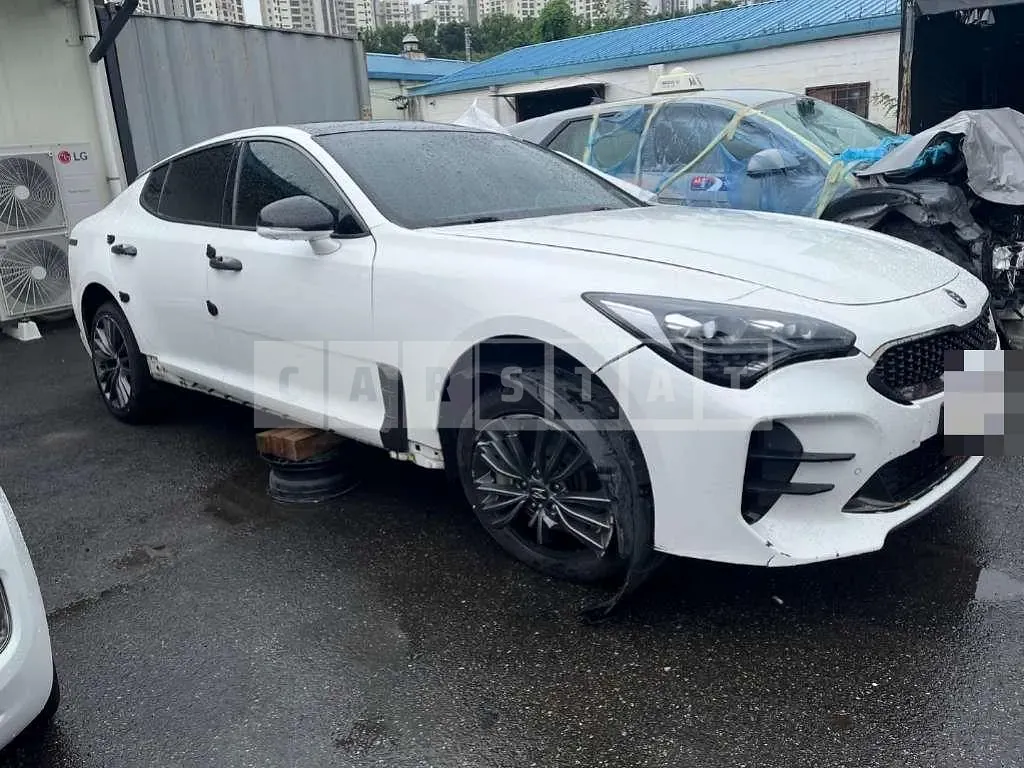 Photo 2 of 9: 2017 Kia Stinger 2.0 — Korean insurance auction