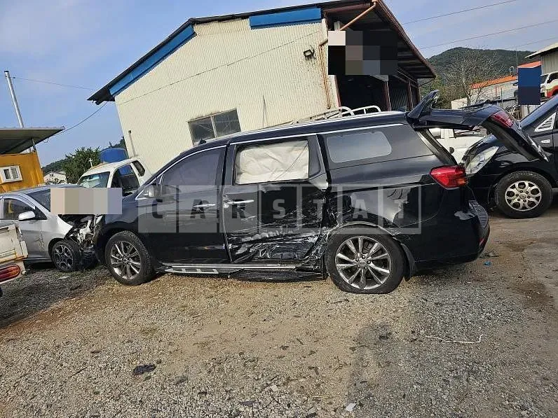 Photo 2 of 18: 2018 Kia Carnivals — Korean insurance auction