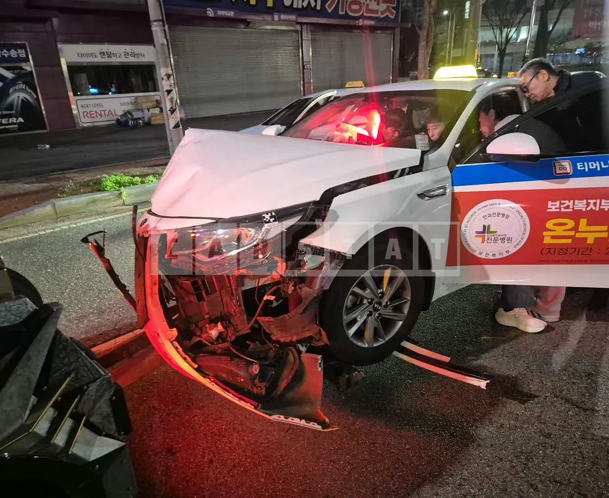 Photo 2 of 10: 2021 Kia K5, VIN KNAGU416BNA405488 — Korean insurance auction