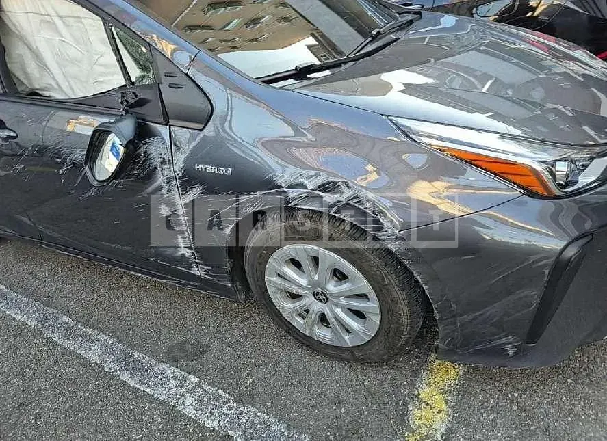 Photo 2 of 15: 2021 Toyota Prius 2WD — Korean insurance auction