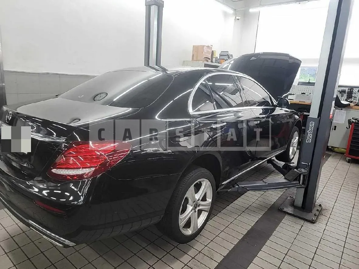 Photo 2 of 12: 2018 Mercedes-Benz E200 — Korean insurance auction