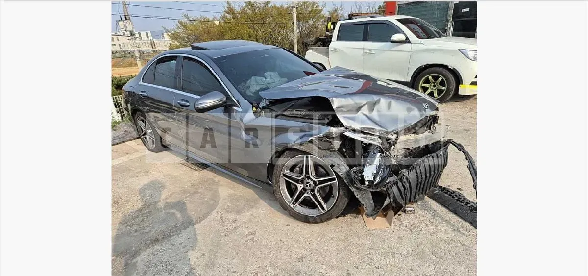 Photo 2 of 17: 2019 Mercedes-Benz C220 d 4Matic — Korean insurance auction