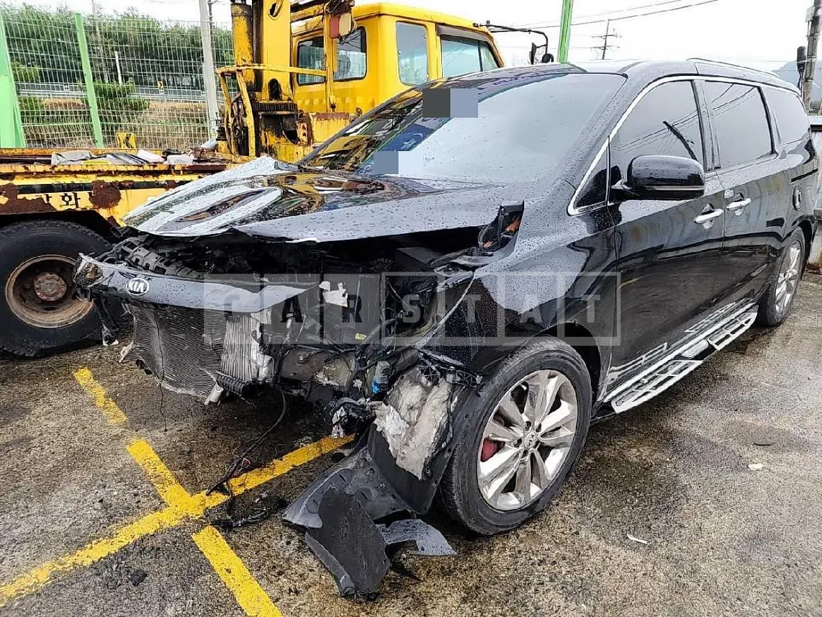 Photo 2 of 10: 2015 Kia Carnivals, VIN KNAME81ABGS139961 — Korean insurance auction