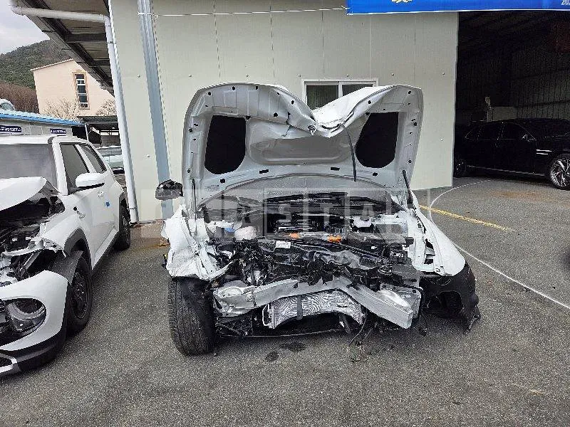 Photo 2 of 19: 2025 Hyundai IONIQ 6 — Korean insurance auction
