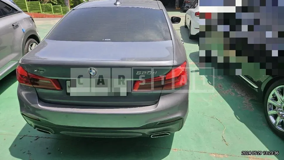 Photo 2 of 17: 2018 BMW 520d xDrive — Korean insurance auction