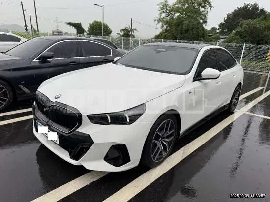 Photo 2 of 10: 2025 BMW 520i — Korean insurance auction