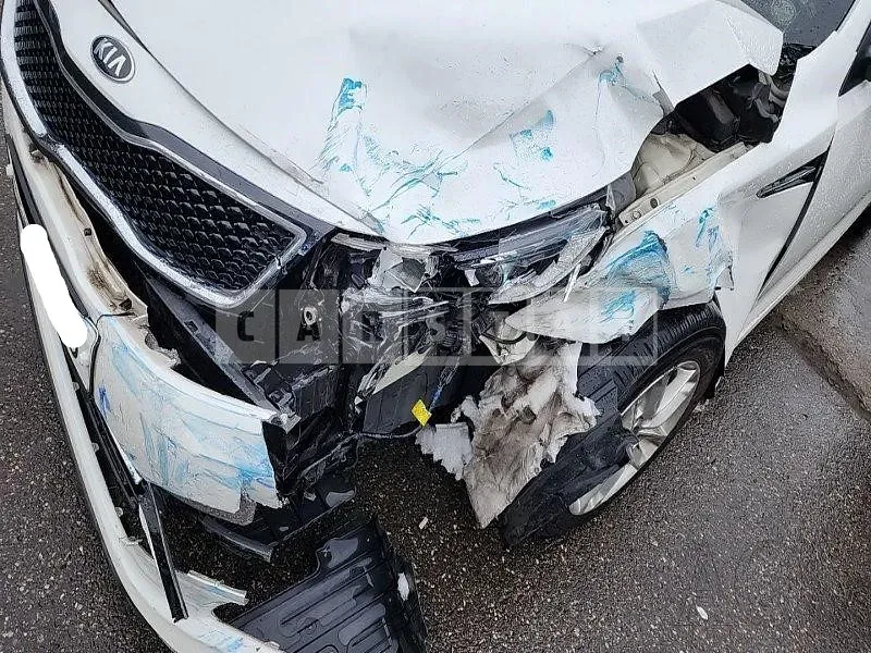 Photo 2 of 17: 2015 Kia K5, VIN KNAGL419BFA577594 — Korean insurance auction