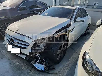 Photo 1 of 24: 2017 Mercedes-Benz C 200, VIN WDDWF4CB3HF506322 — Korean insurance auction