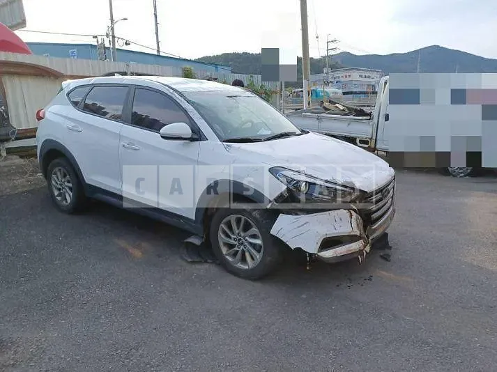 Photo 2 of 9: 2016 Hyundai Tucson TL 2.0 — Korean insurance auction