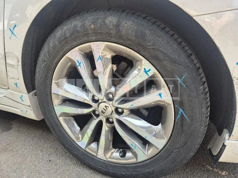 Photo 2 of 3: 2019 Kia (parts) Carnival High Limousine Wheel — Korean insurance auction