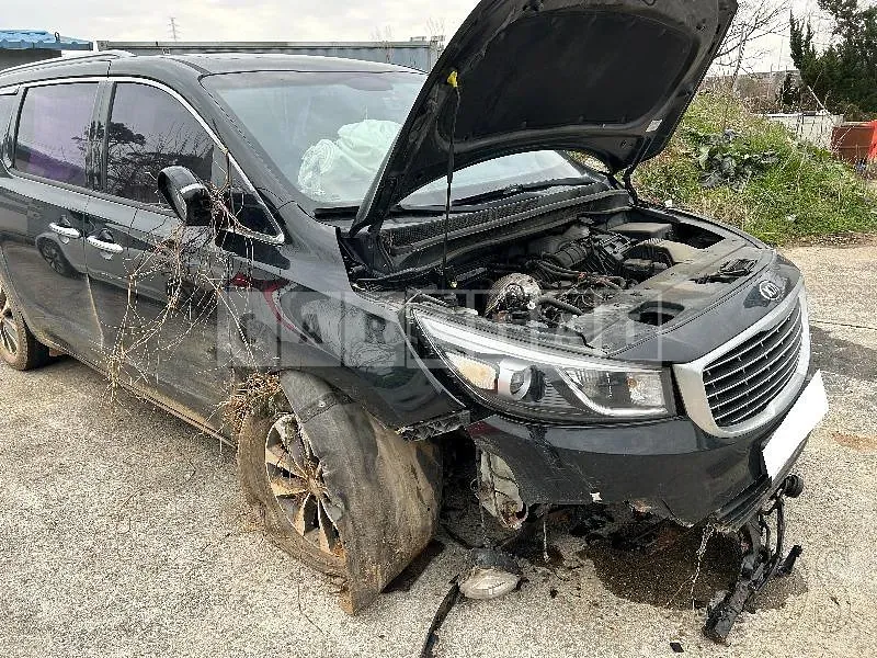 Photo 2 of 11: 2016 Kia Carnival, VIN KNHMF37ABHS302778 — Korean insurance auction