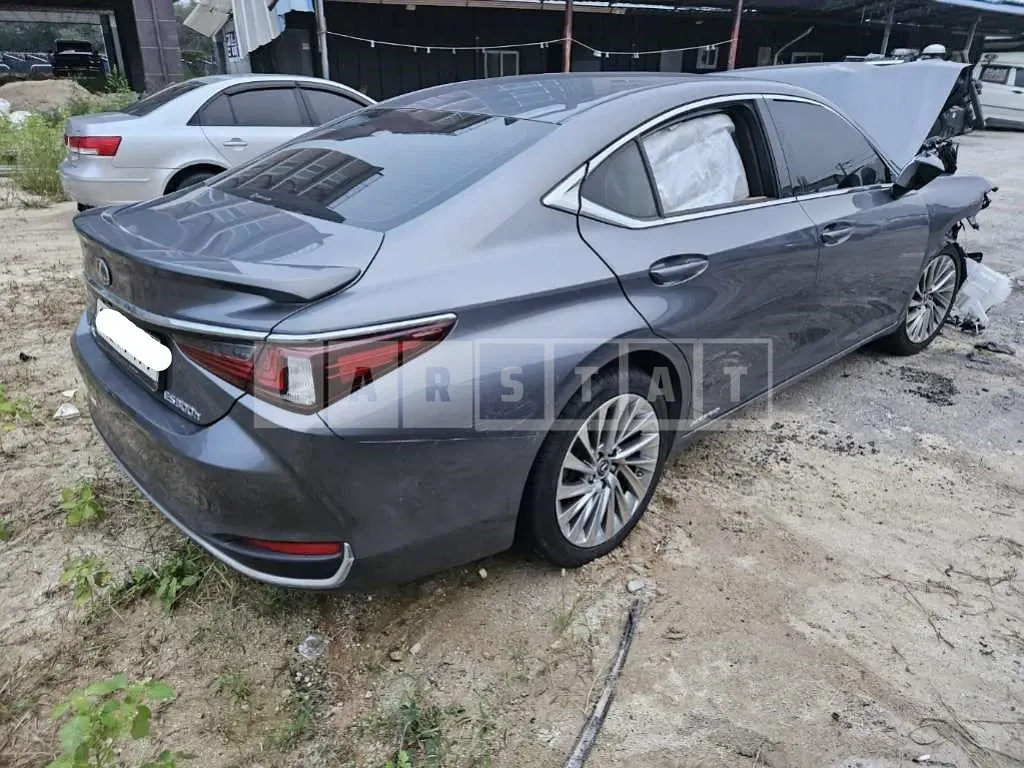 Photo 2 of 6: 2021 Lexus ES300h, VIN JTHBA1C11M2003501 — Korean insurance auction