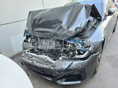 Photo 1 of 43: 2022 BMW 530e, VIN WBA51AG00NCK68175 — Korean insurance auction
