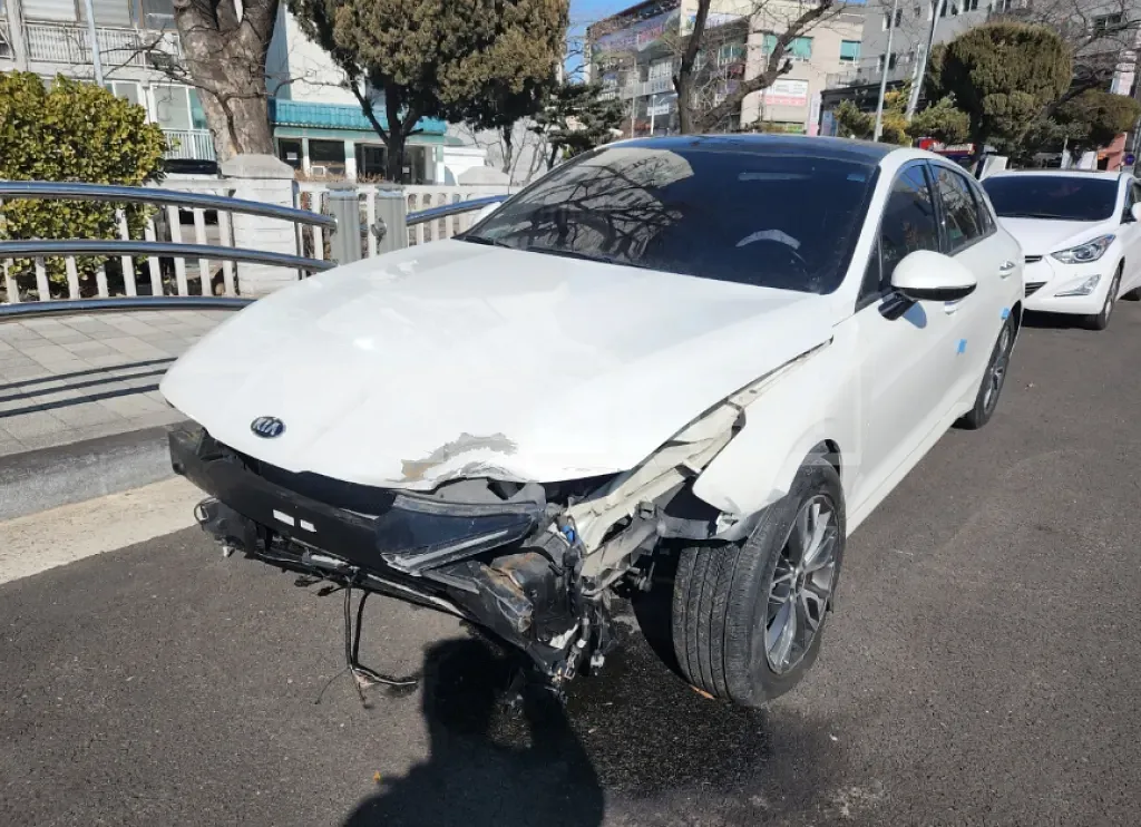 Photo 2 of 5: 2020 Kia K5 — Korean insurance auction