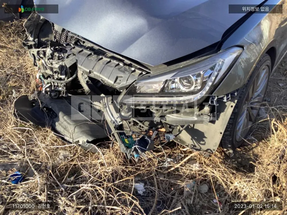 Photo 2 of 43: 2017 Hyundai Genesis /G80, VIN KMHGM41DBJU249698 — Korean insurance auction