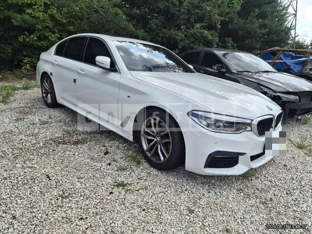Photo 2 of 10: 2020 BMW 520i M Sport Package — Korean insurance auction