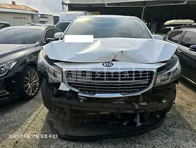 Photo 1 of 24: 2015 Kia Carnival — Korean insurance auction