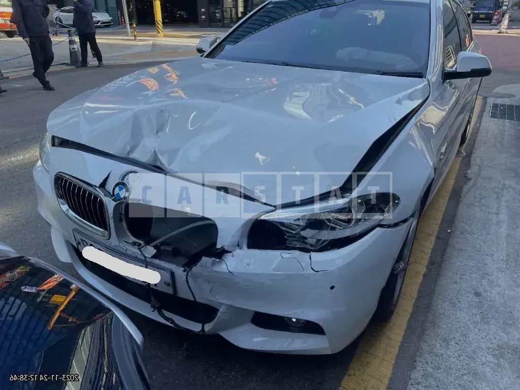 Photo 2 of 9: 2016 BMW 520d, VIN WBA5E5104GG205824 — Korean insurance auction