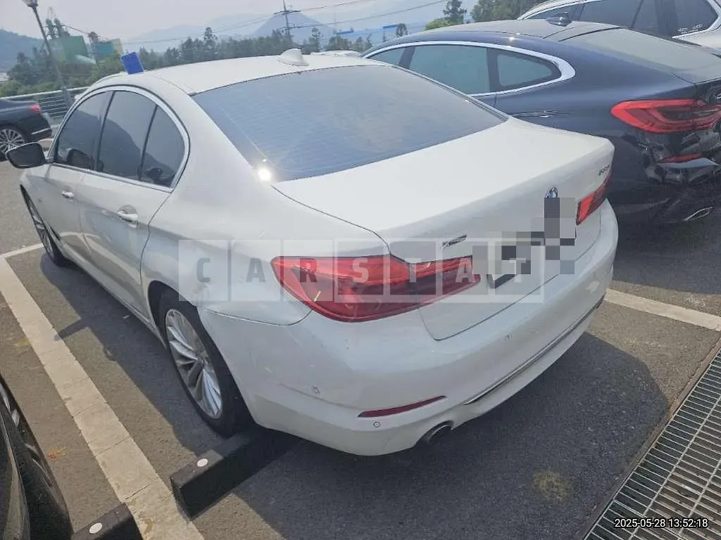 Photo 2 of 14: 2018 BMW 530i xDrive — Korean insurance auction