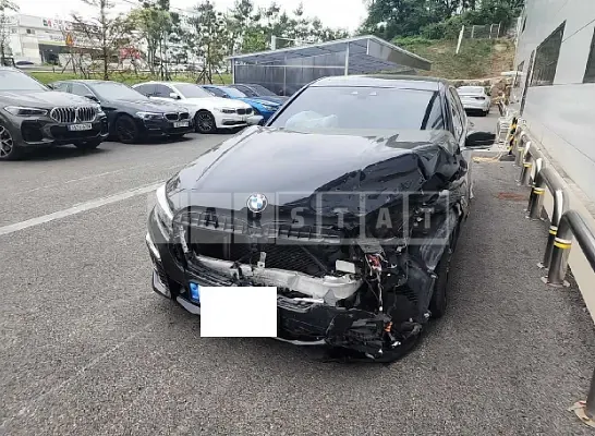 Photo 2 of 39: 2016 BMW 730Ld xDrive, VIN WBA7G6105GG678656 — Korean insurance auction