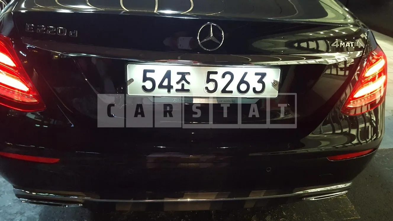 Photo 3 of 3: 2017 Mercedes-Benz E-Class (5th Generation) E220d 4-Matic Exclusive, VIN WDDZF0FB9JA313483 — Korean insurance auction